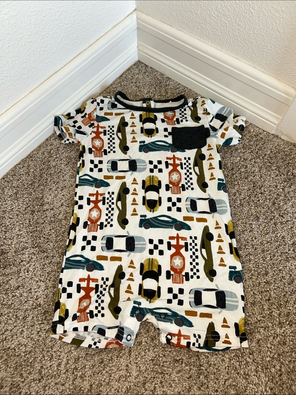 Little sleepies - Baby Short Sleeve Romper with Multicolor Car Print